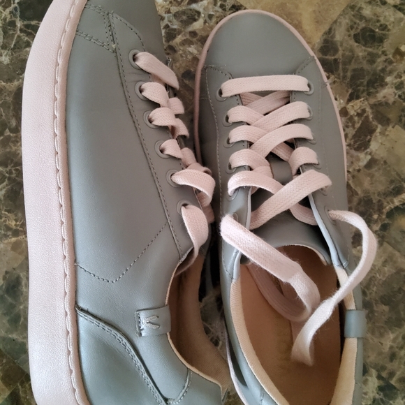 VIONIC MABLE GREY PINK LEATHER ATHLETIC SHOES FASHION SNEAKERS WOMENS SIZE 6M - Picture 2 of 9
